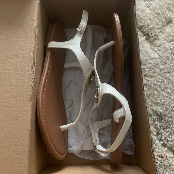 Le Chateau White  Flat Sandals (Brand New) - Picture 5 of 7